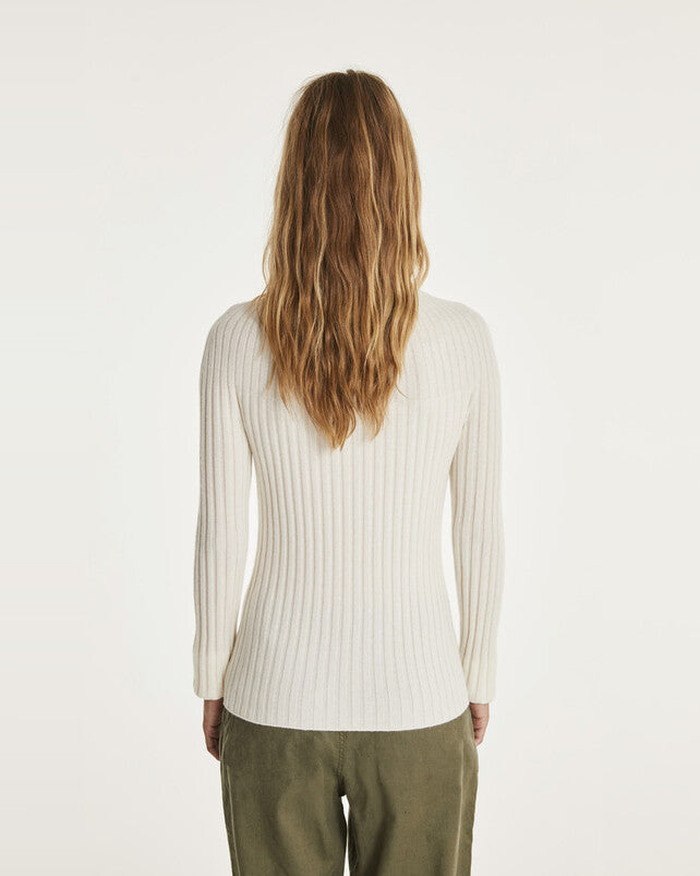 Kujten Bobi Turtle Neck Cashmere Sweater