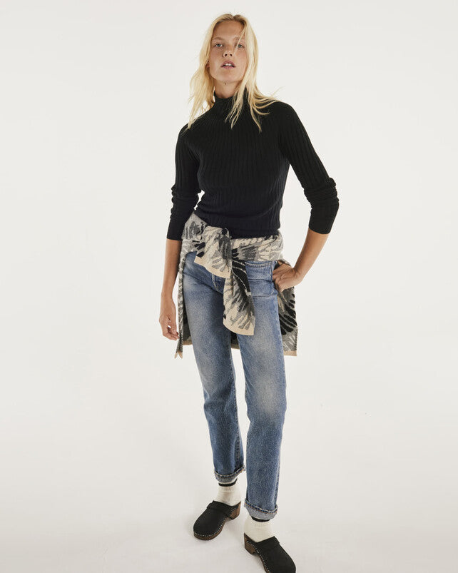 Kujten Bobi Turtle Neck Cashmere Sweater