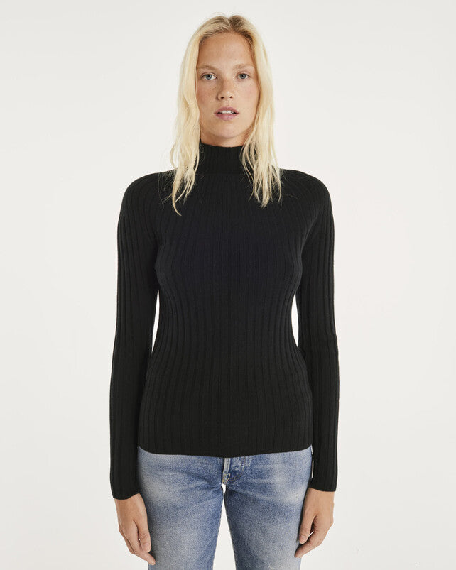 Kujten Bobi Turtle Neck Cashmere Sweater