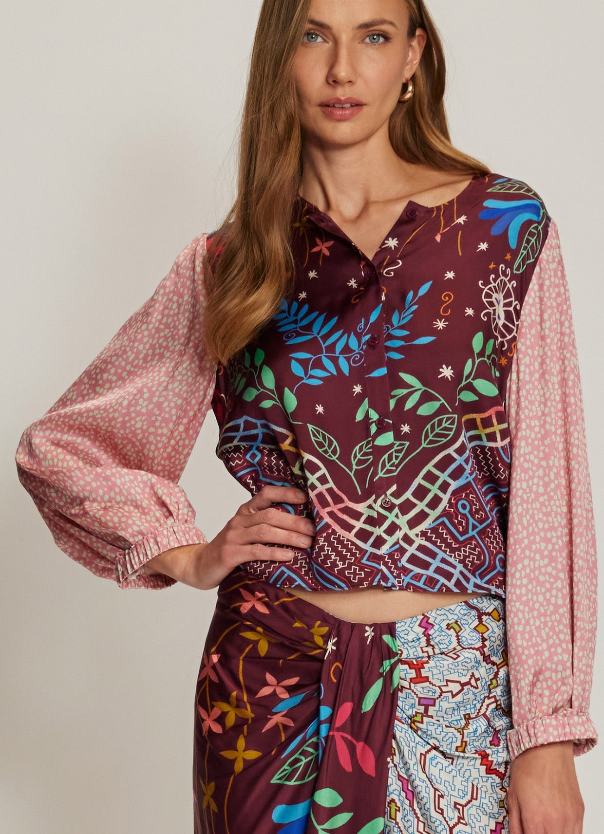 ME369 Avia Round Neck Shirt