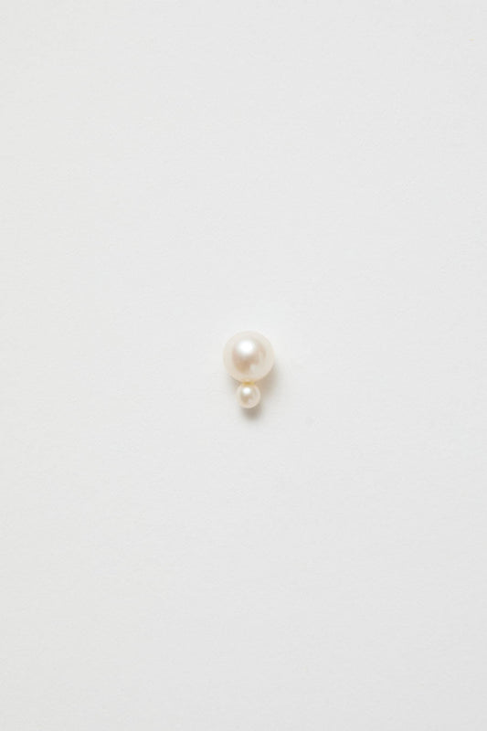 Mussels and Muscles Pearl Glyzinia Single Earstud in Silver and Pearl
