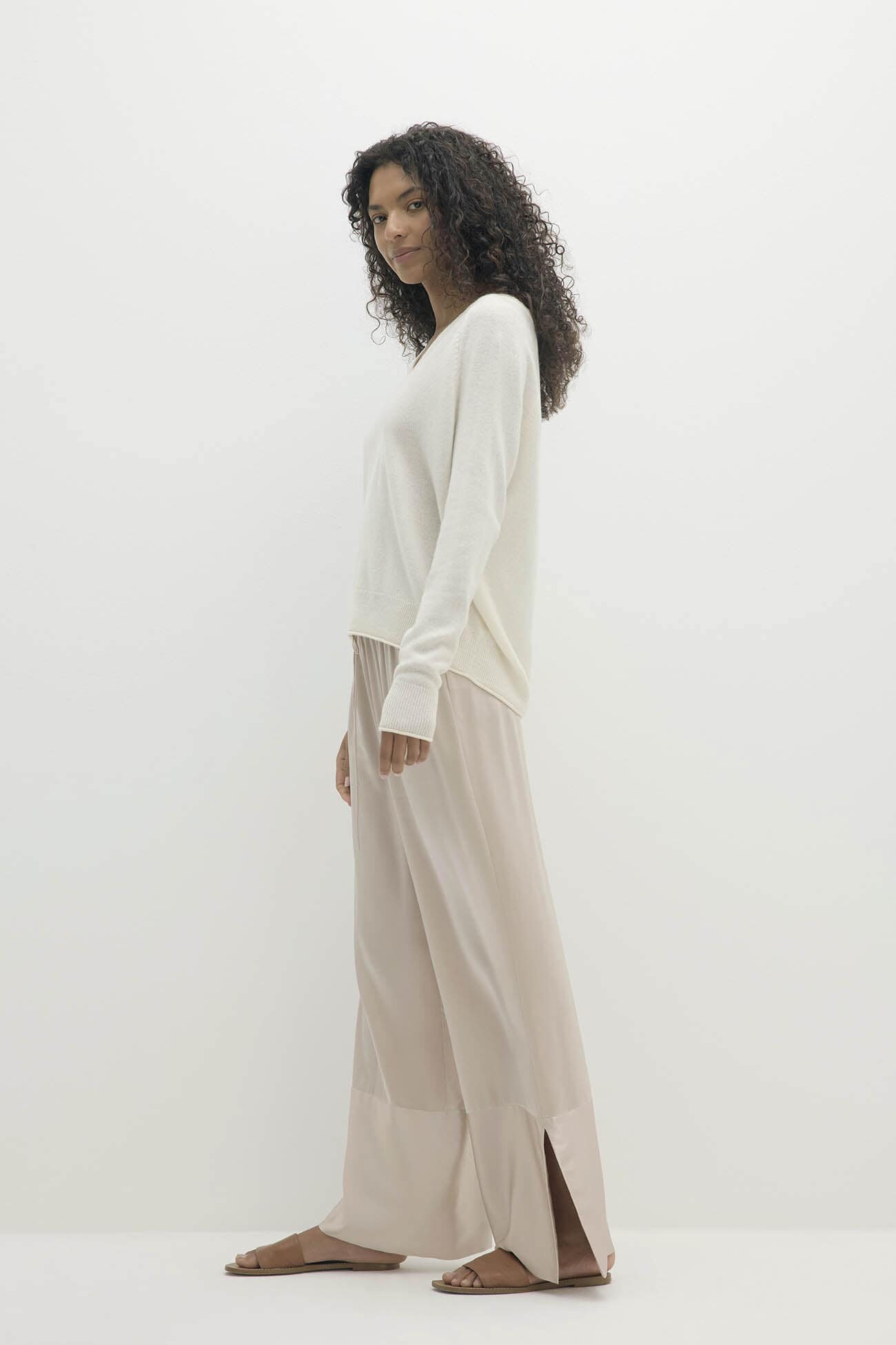 HARLYN V-NECK CASHMERE SWEATER