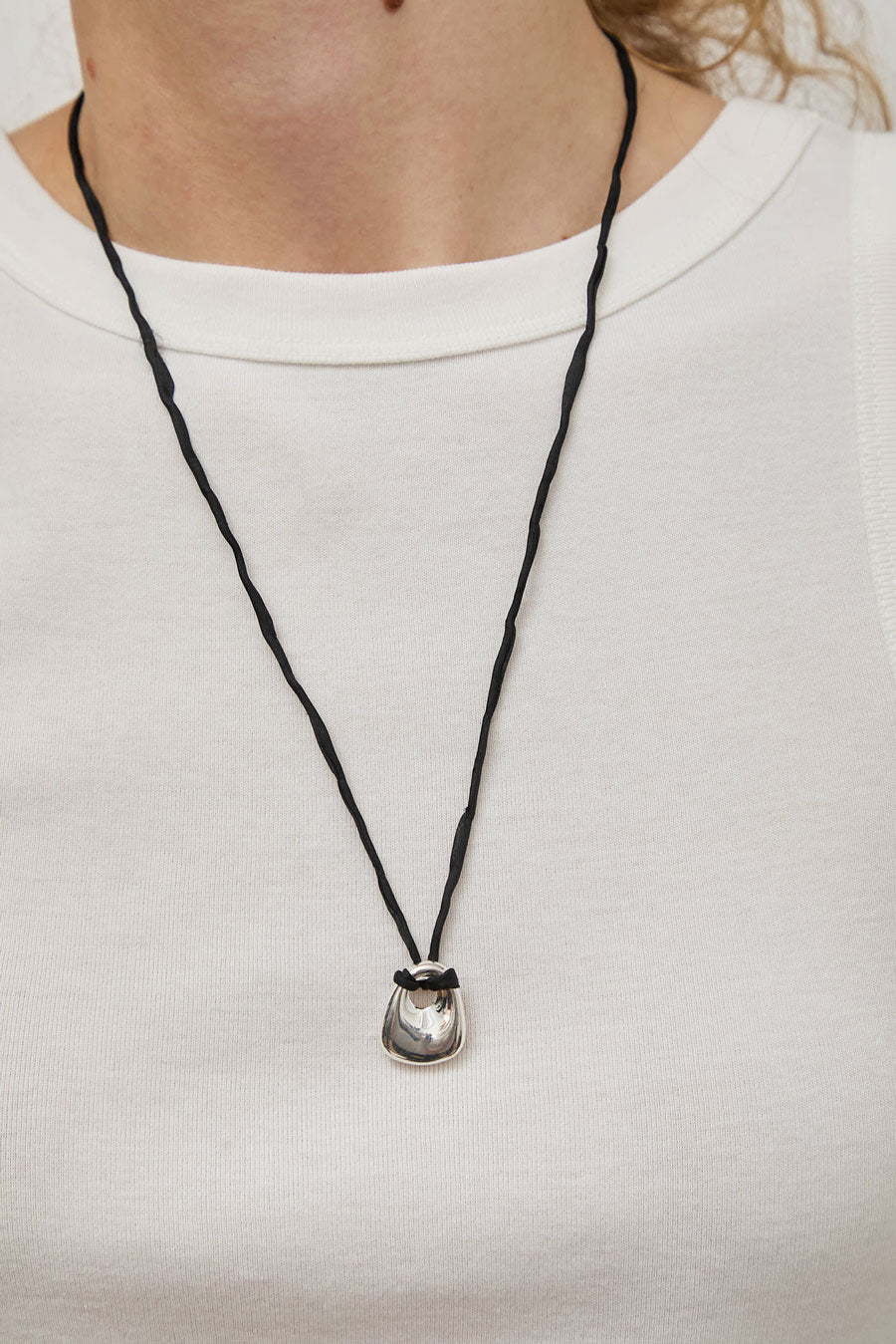 Wolf Circus Dio Necklace in Black