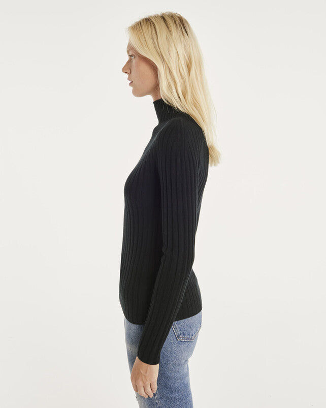 Kujten Bobi Turtle Neck Cashmere Sweater
