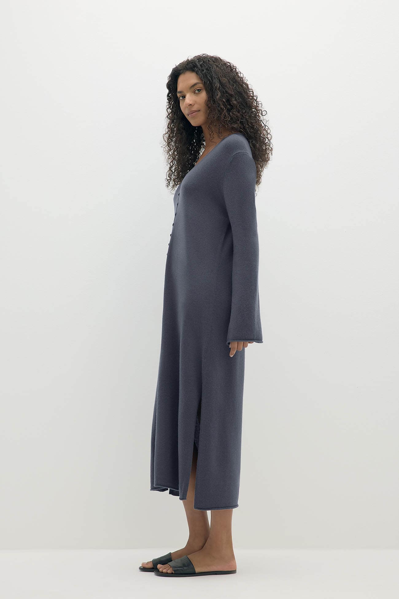 ELOISE BUTTON-FRONT CASHMERE KAFTAN