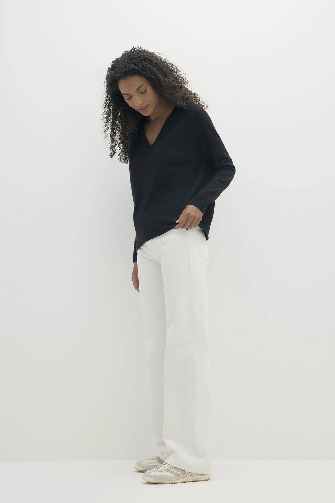 HARLYN V-NECK CASHMERE SWEATER