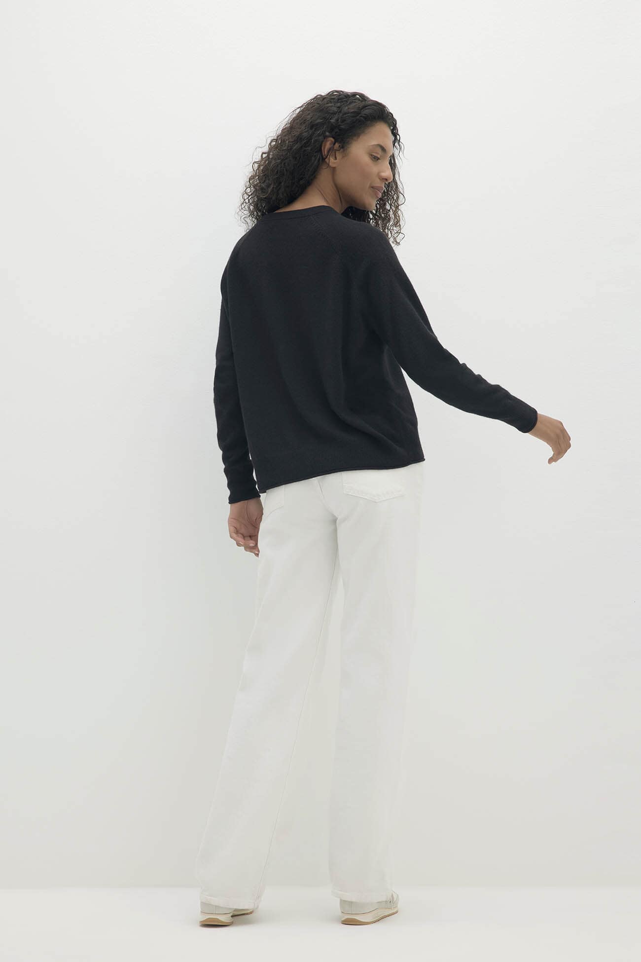 HARLYN V-NECK CASHMERE SWEATER