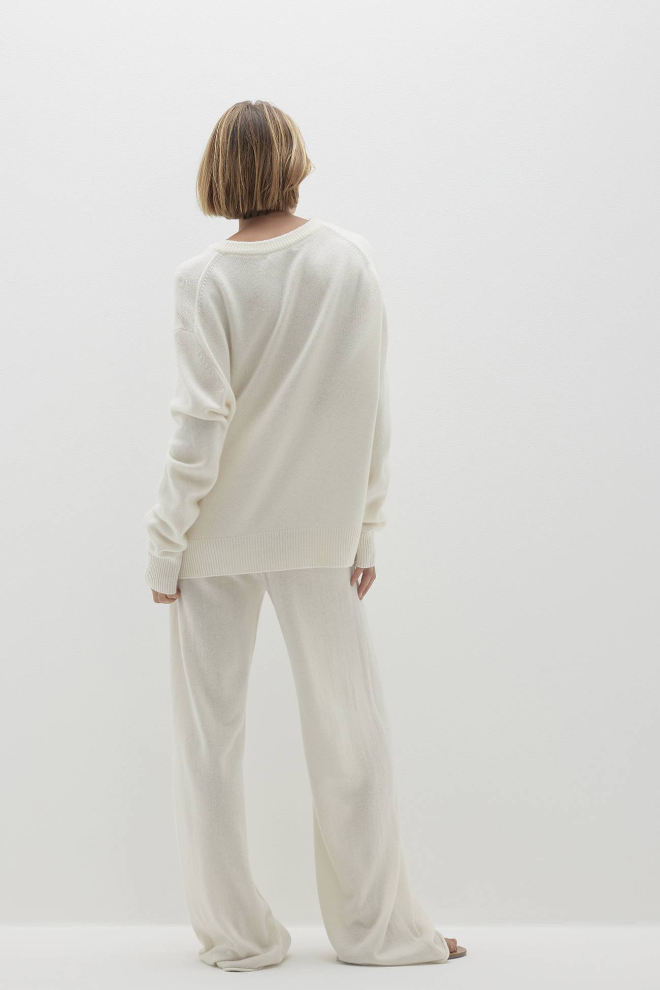 KAIA CREWNECK CASHMERE SWEATER